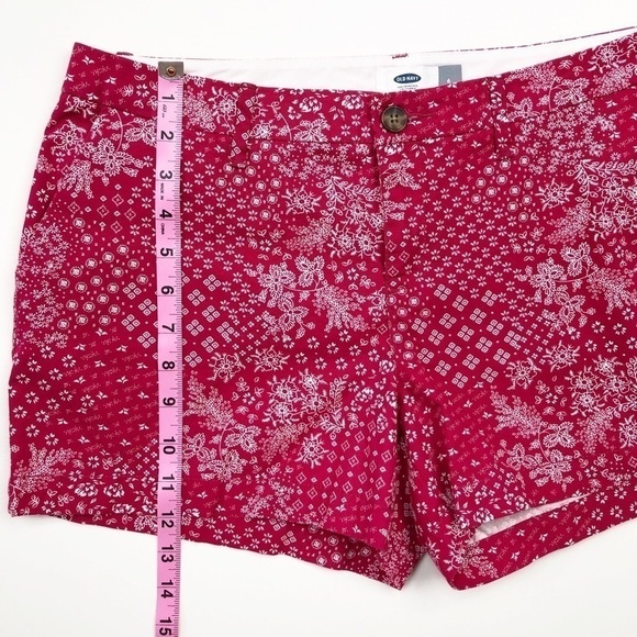 Old Navy magenta printed shorts - Picture 4 of 8